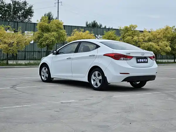 Hyundai Elantra Langdong 2013