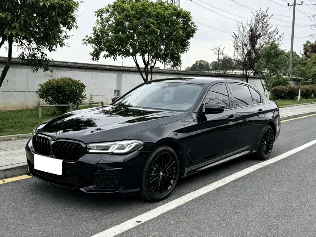 BMW 5 Series 2023 — фото 10