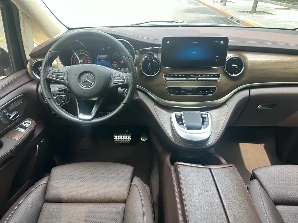 Mercedes-Benz V-Class 2023 — фото 19