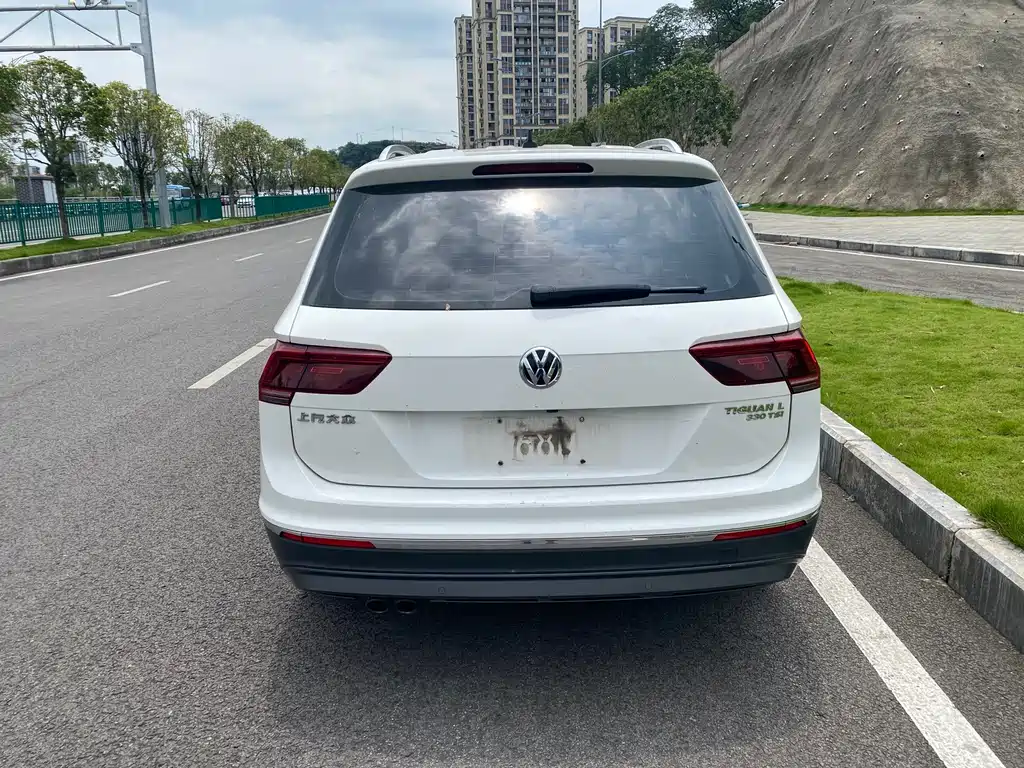 Volkswagen Tiguan L 2017 — фото 8