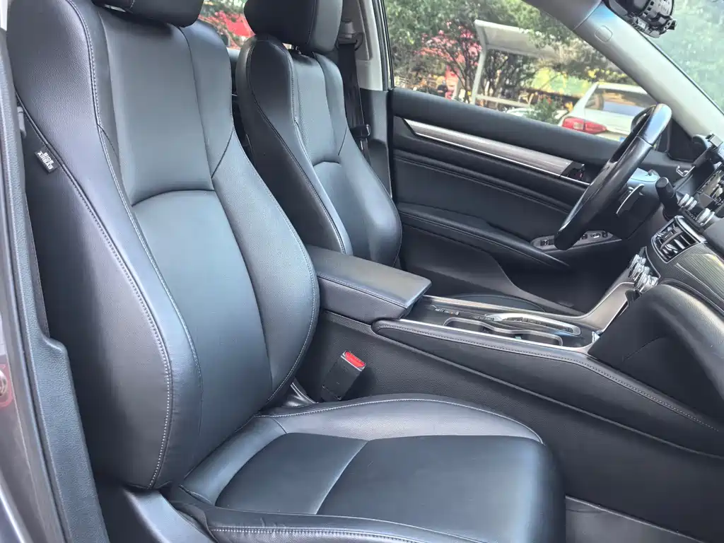 Honda Accord 2020 — фото 10