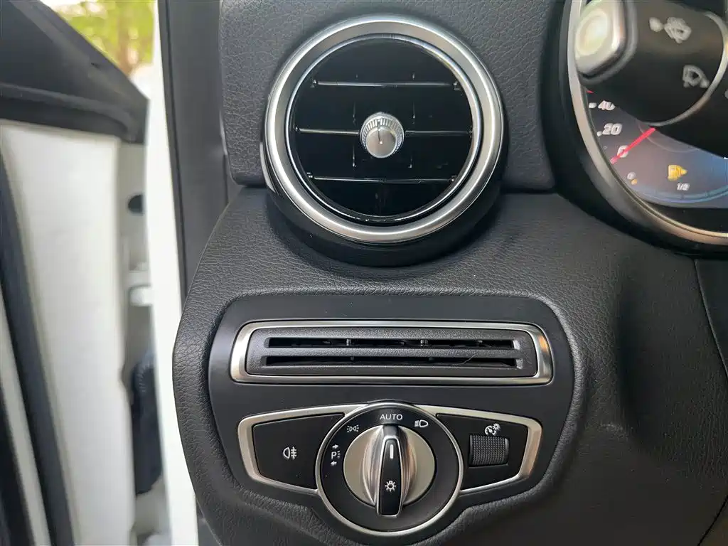Mercedes-Benz C-Class 2019 — фото 16
