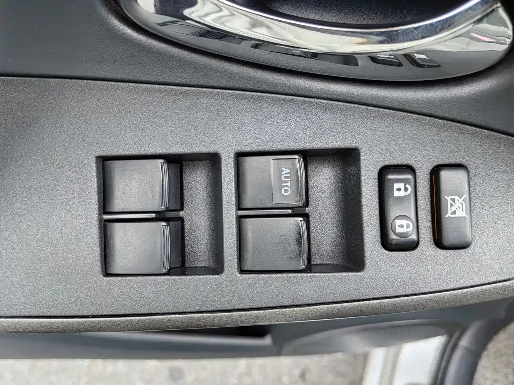 Toyota RAV4 2011 — фото 18