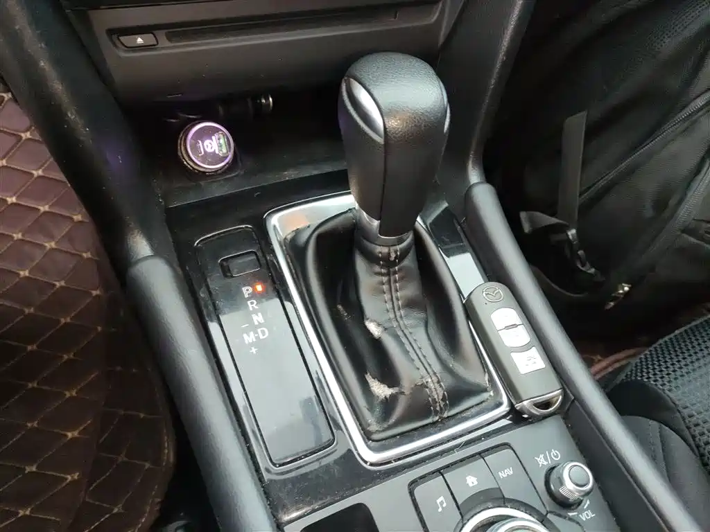 Mazda 3 Axela 2018 — фото 14