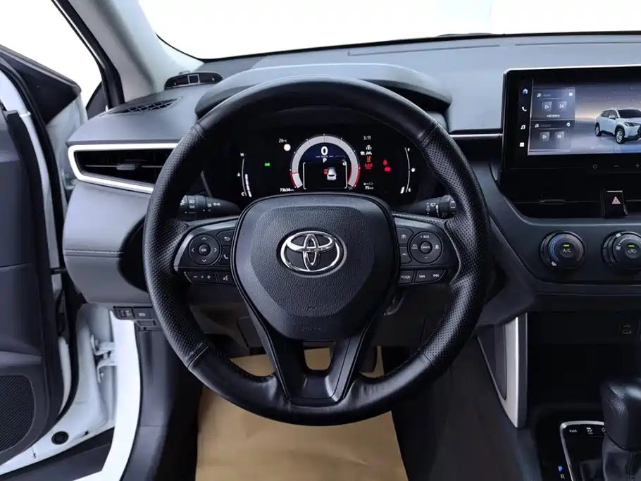 Toyota Corolla Cross 2023 — фото 15
