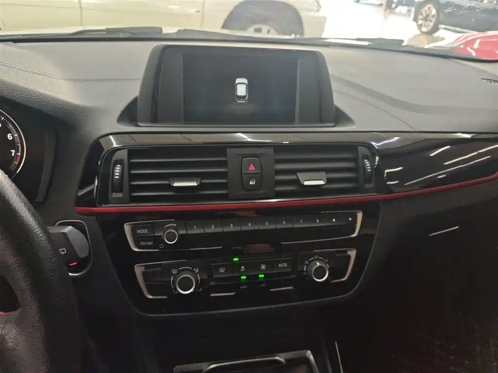 BMW 1 Series 2018 — фото 13