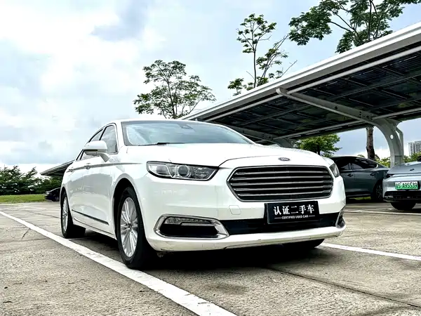 Ford Taurus 2016