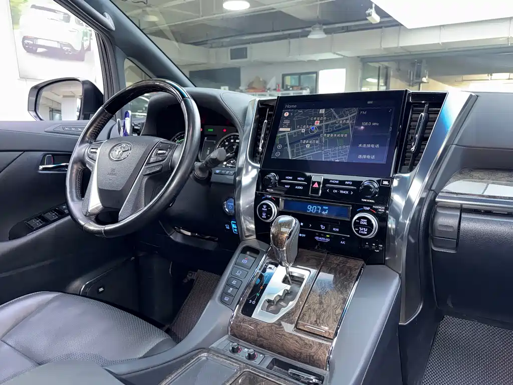 Toyota Alphard 2022 — фото 21