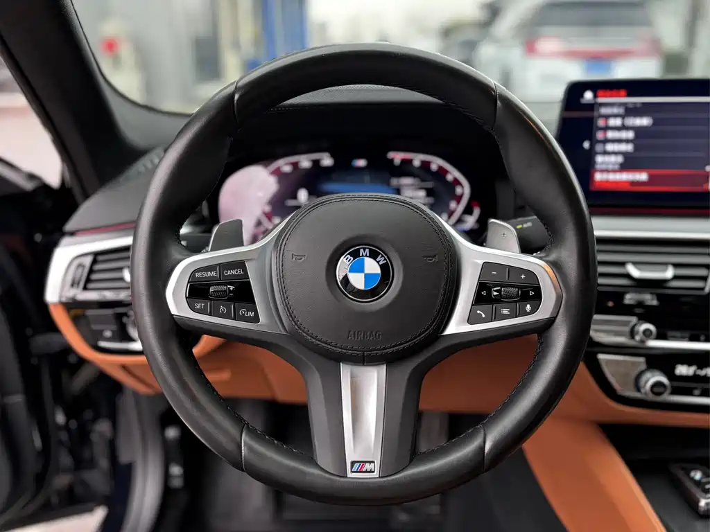 BMW 5 Series 2023 — фото 16