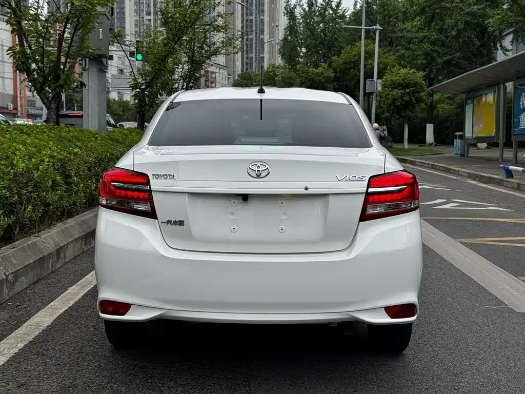 Toyota Vios 2017 — фото 22