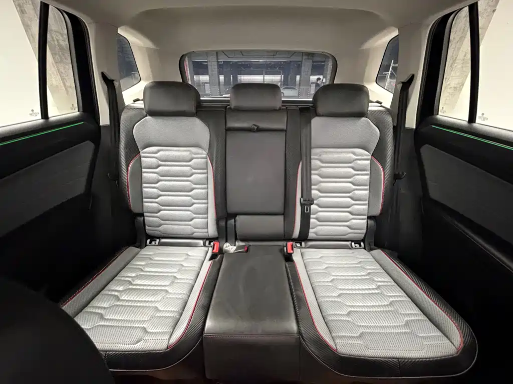 Volkswagen Tiguan L Plug-In Hybrid 2023 — фото 14