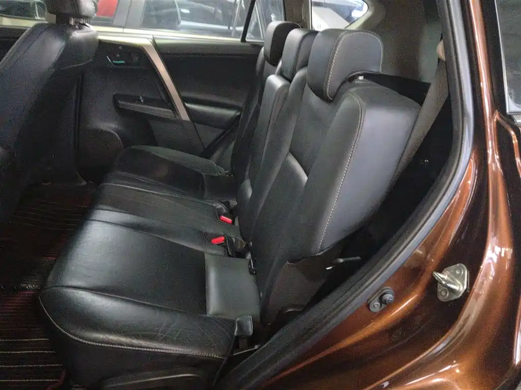 Toyota RAV4 2016 — фото 13