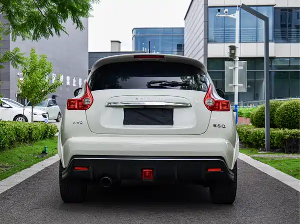 Infiniti ESQ 2015