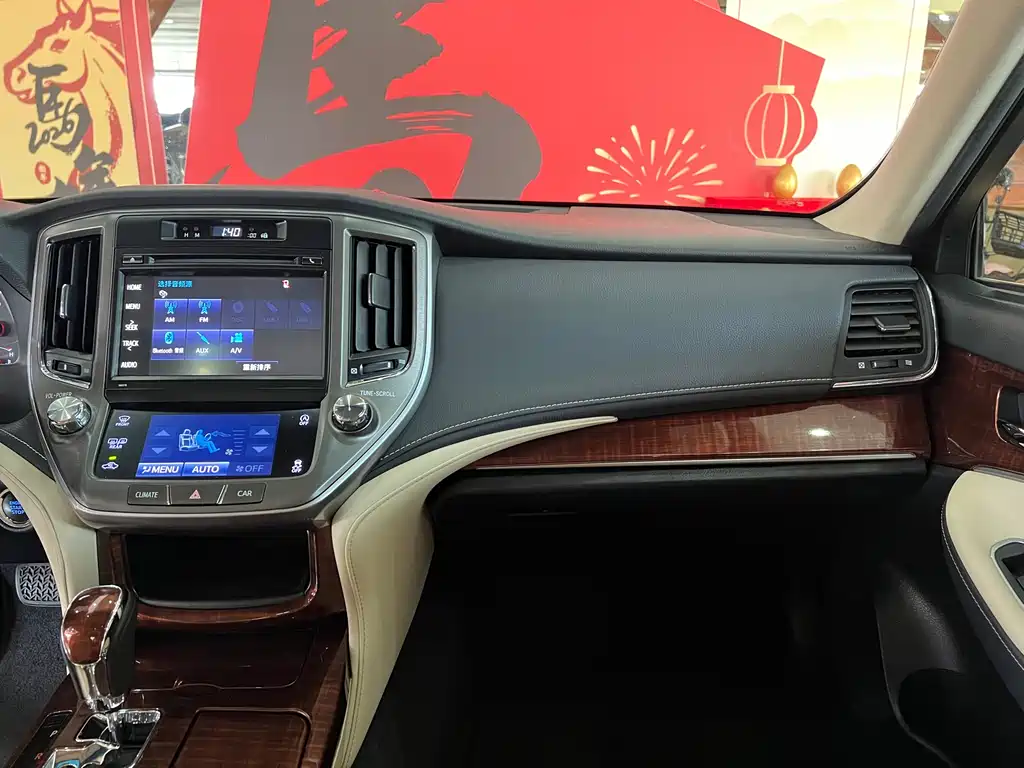 Toyota Crown 2016 — фото 11
