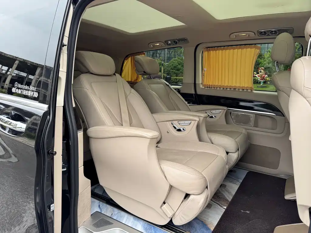 Mercedes-Benz V-Class 2018 — фото 16