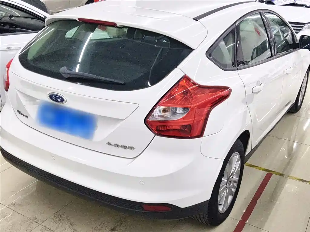 Ford Focus 2015 — фото 7