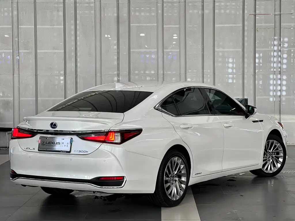 Lexus ES 2022 — фото 4