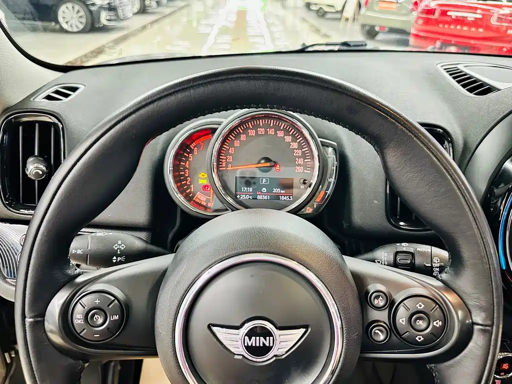 MINI Countryman 2018 — фото 43