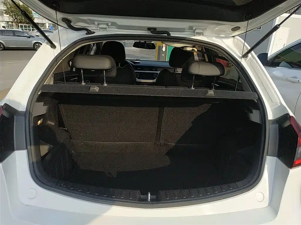 Geely Vision X3 2020 — фото 15