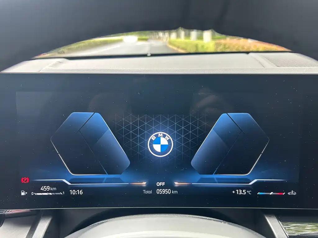 BMW 5 Series 2025 — фото 11