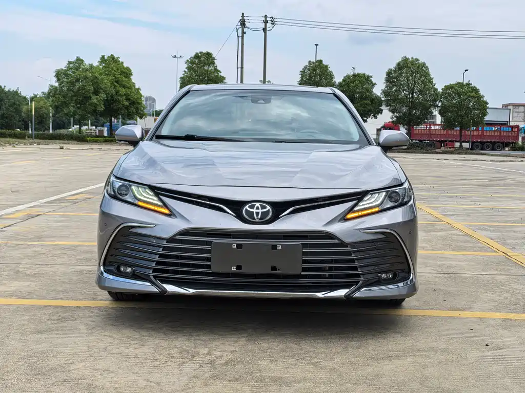 Toyota Camry 2024 — фото 2