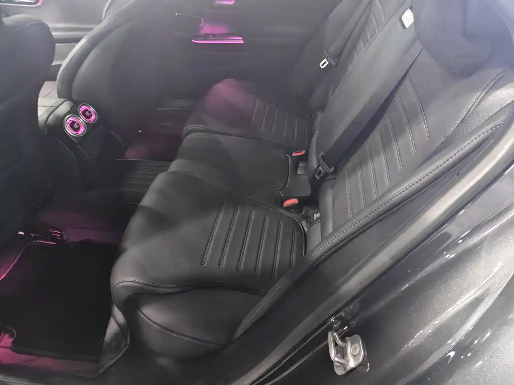 Mercedes-Benz C-Class 2025 — фото 10