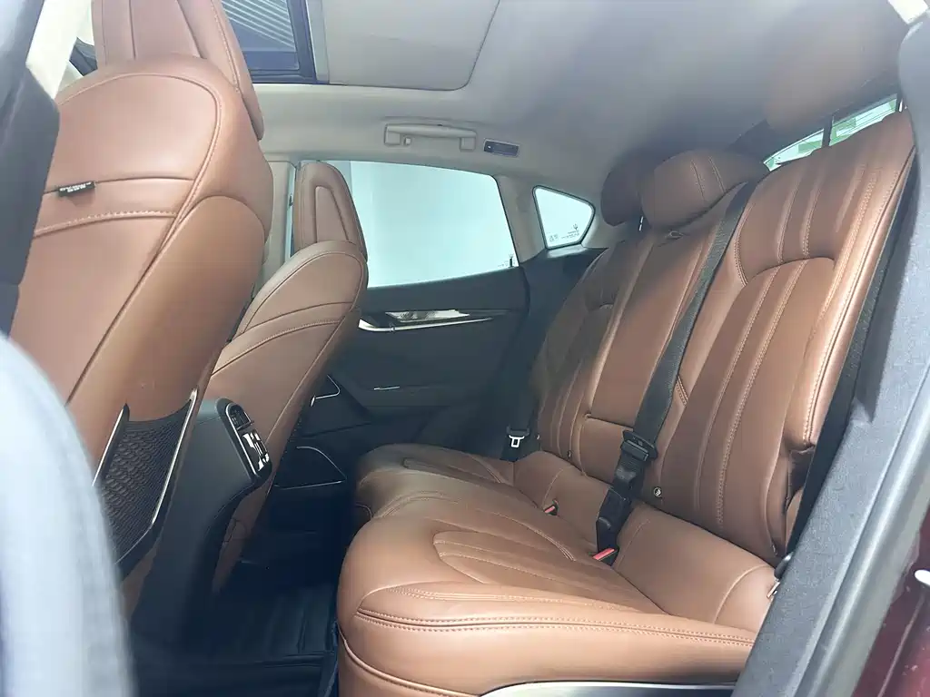 Maserati Levante 2018 — фото 14