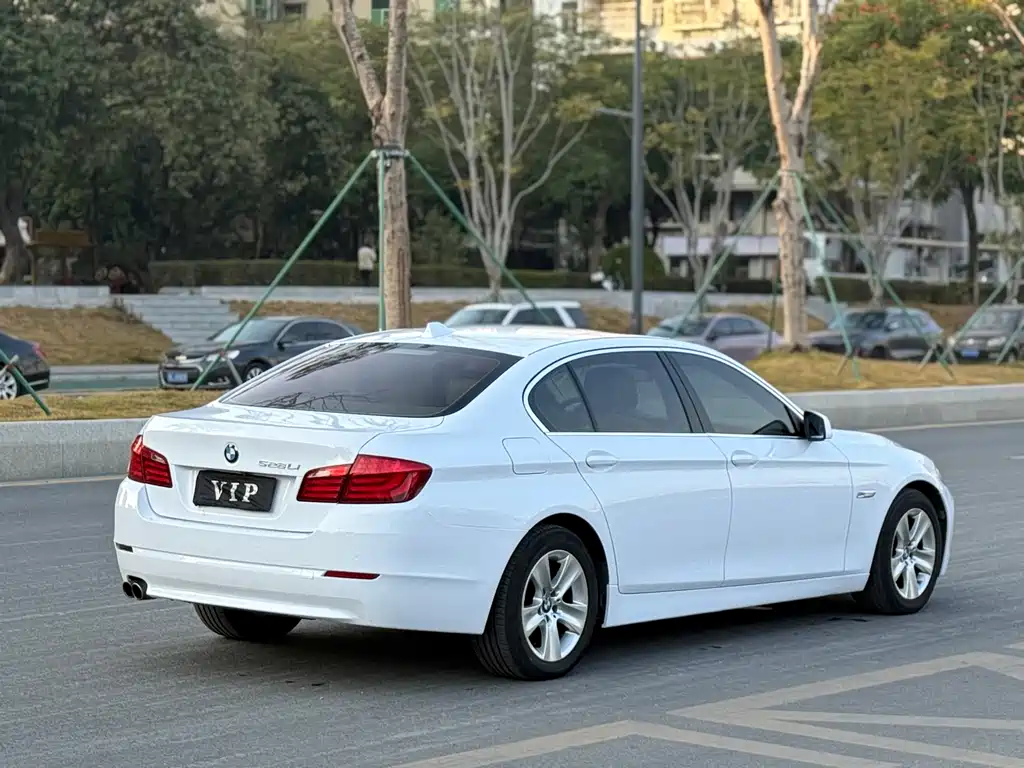 BMW 5 Series 2011 — фото 8