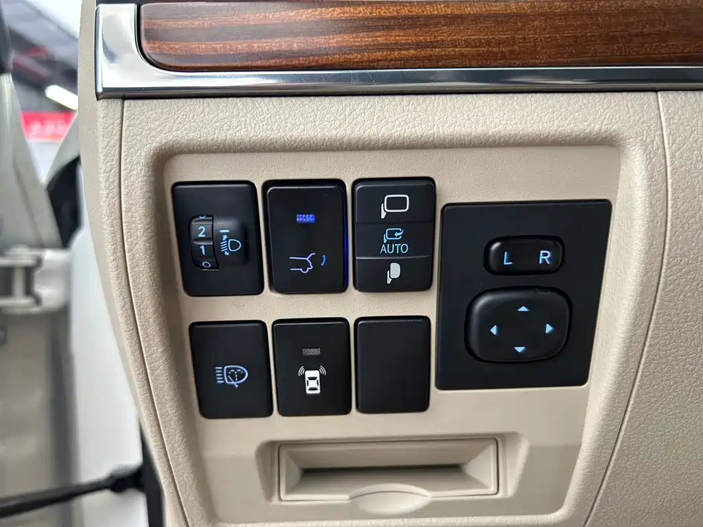 Toyota Land Cruiser 2018 — фото 25