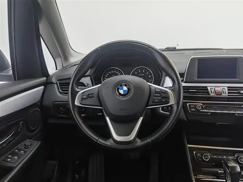 BMW 2 Series Active Tourer 2018 — фото 11