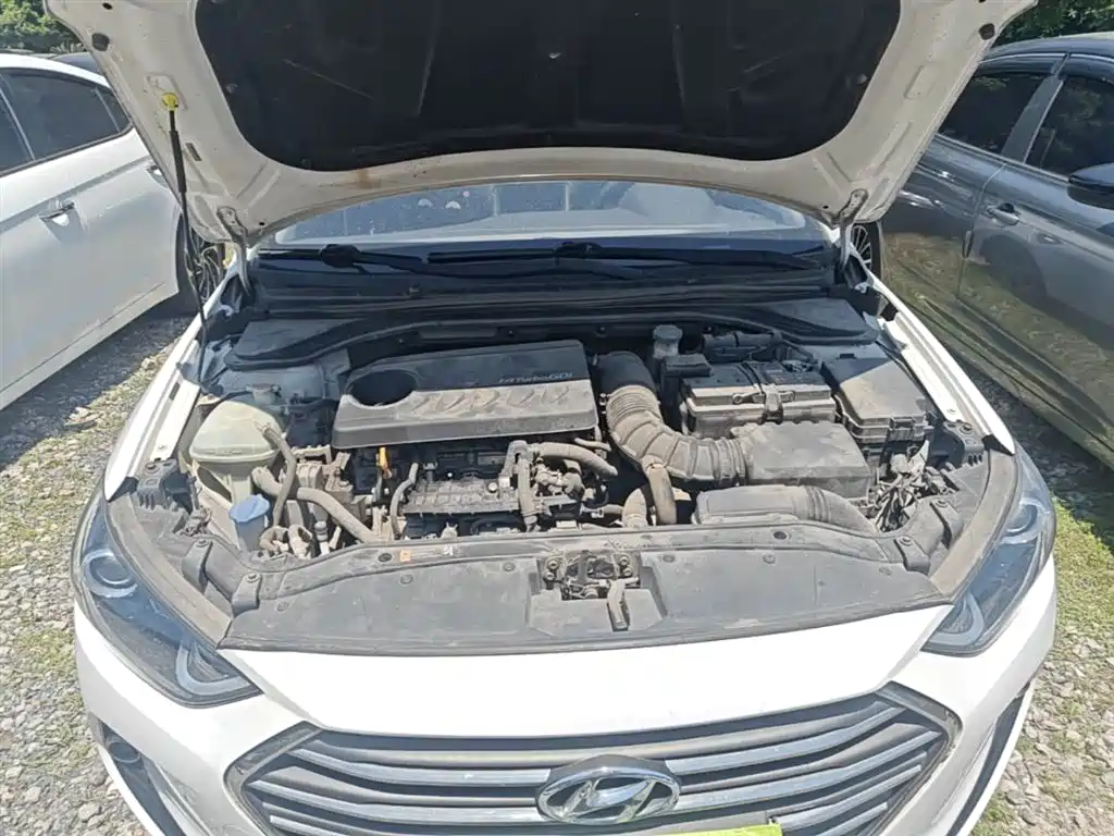 Hyundai Elantra 2019 — фото 20