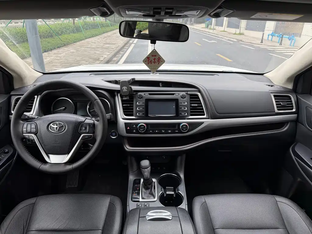 Toyota Highlander 2015 — фото 11