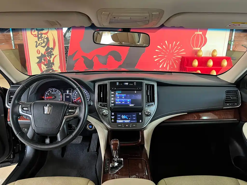 Toyota Crown 2016 — фото 12