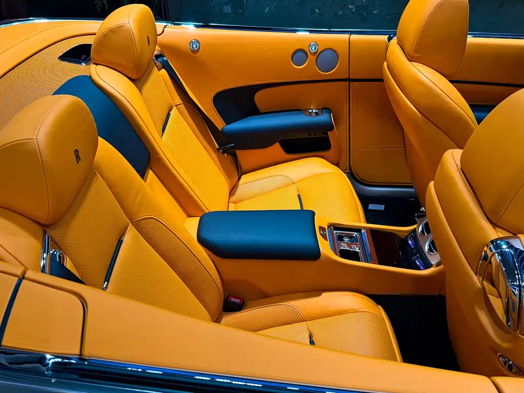 Rolls-Royce Dawn 2021 — фото 22