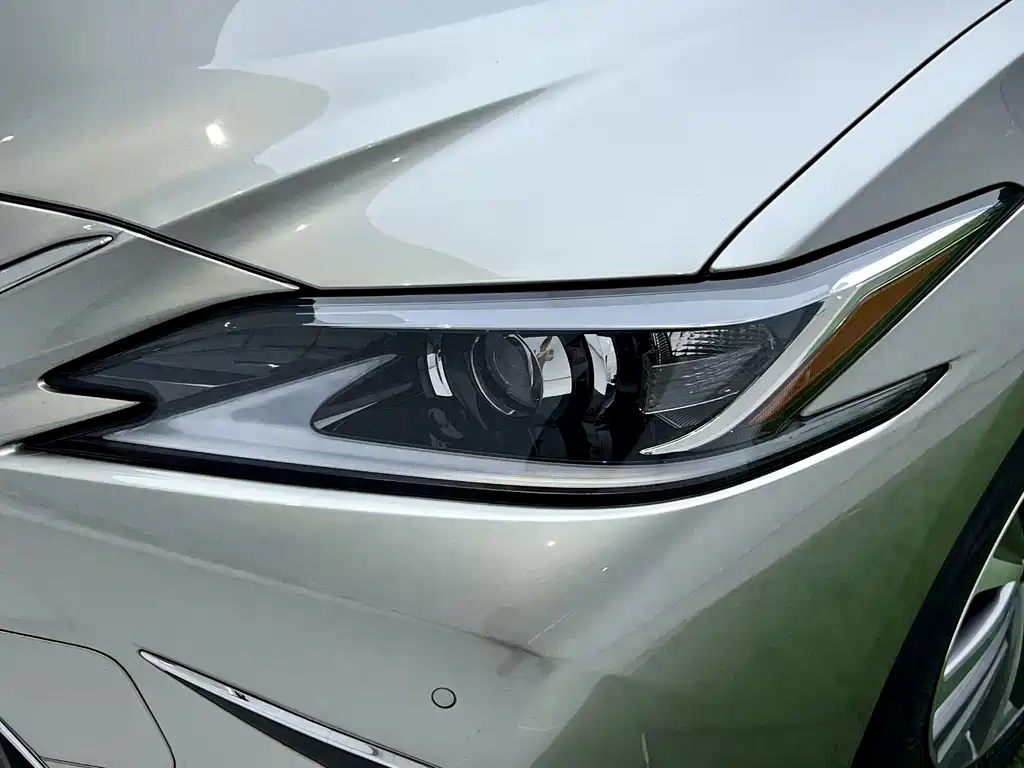 Lexus ES 2021 — фото 19