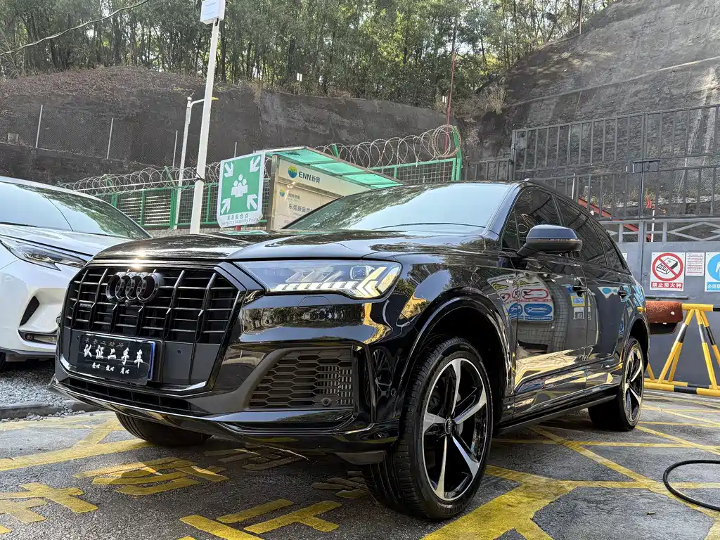Audi Q7 2021 — фото 1