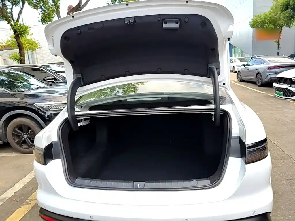 BYD Seal 05 DM-i 2025 — фото 19