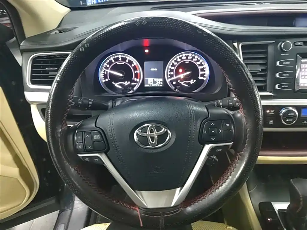Toyota Highlander 2017 — фото 11