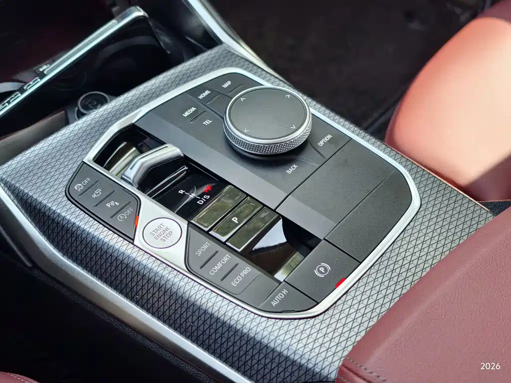 BMW 3 Series 2024 — фото 12