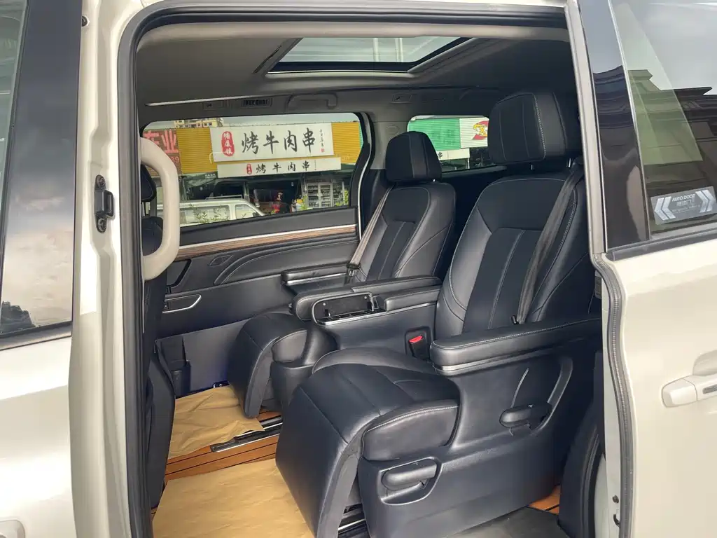 GAC Motor Trumpchi M8 2022 — фото 10