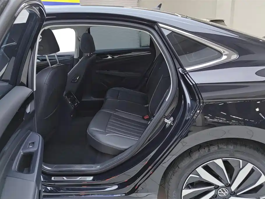 Volkswagen Passat 2023 — фото 11