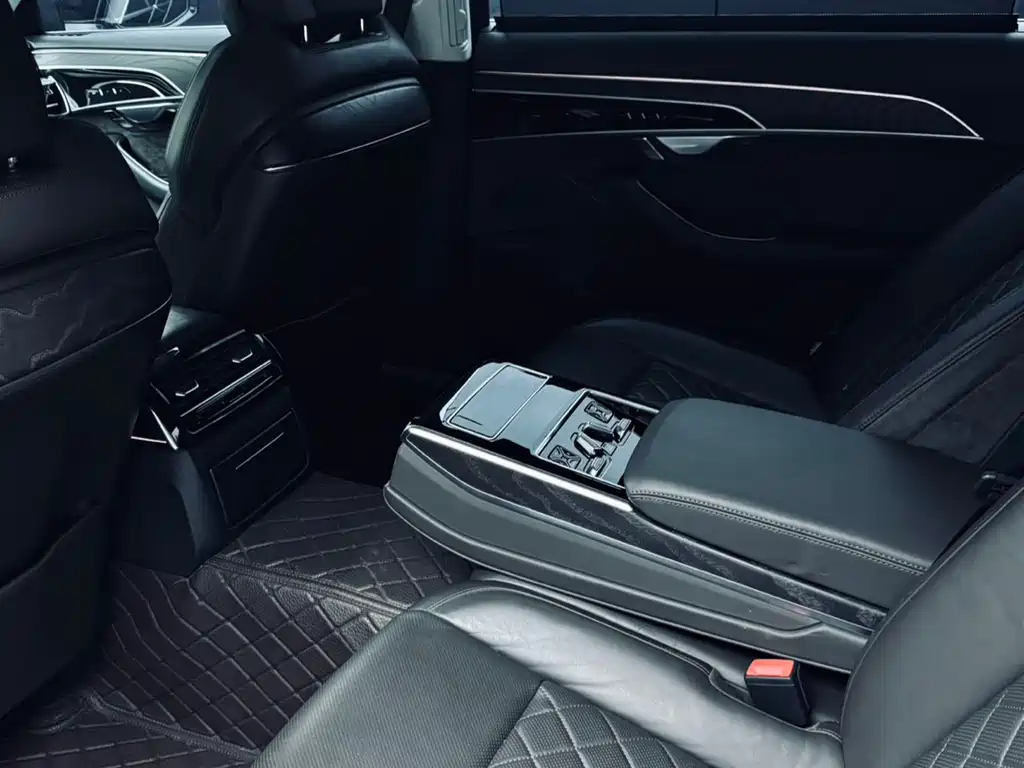 Audi A8 2022 — фото 3
