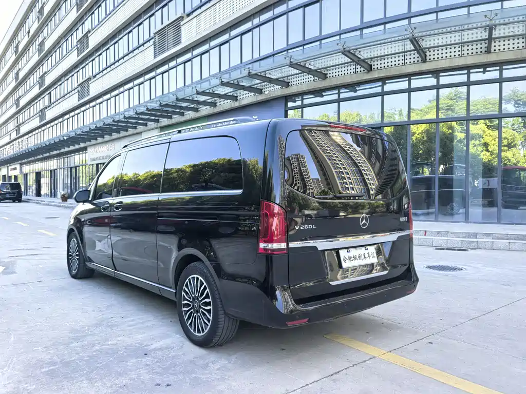 Mercedes-Benz V-Class 2018 — фото 8