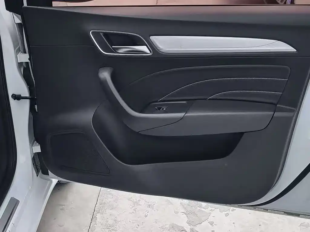 Roewe i6 New Energy 2018 — фото 8