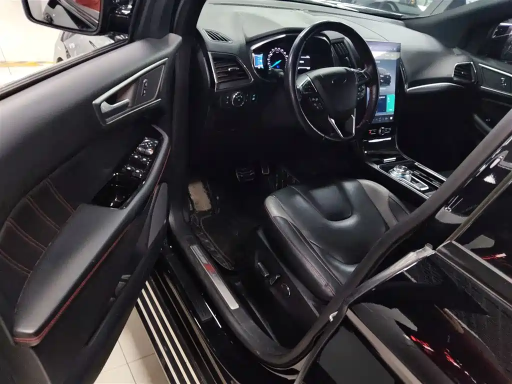 Ford Edge 2020 — фото 16