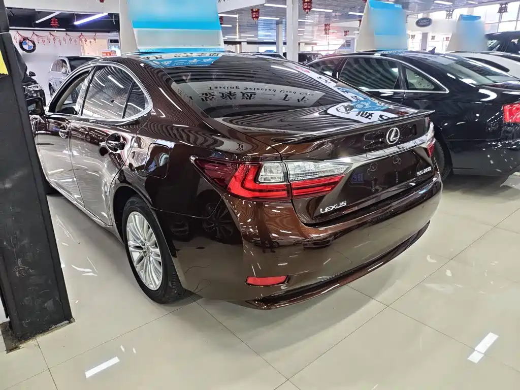 Lexus ES 2016 — фото 10