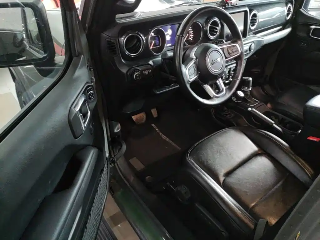 Jeep Wrangler 2023 — фото 23