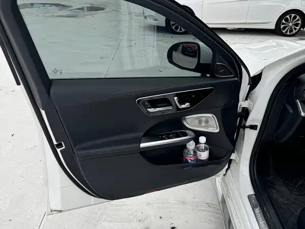 Mercedes-Benz C-Class 2025