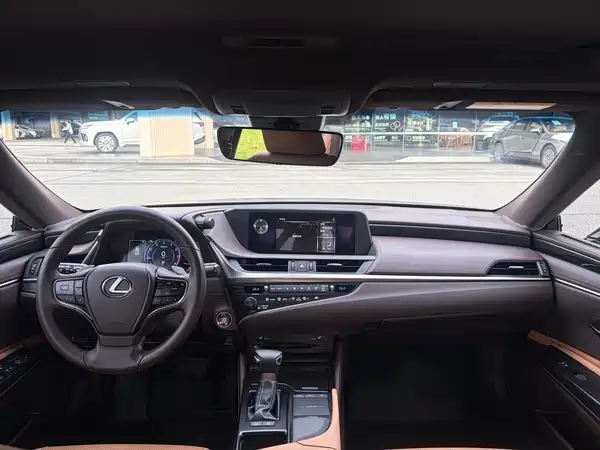 Lexus ES 2019