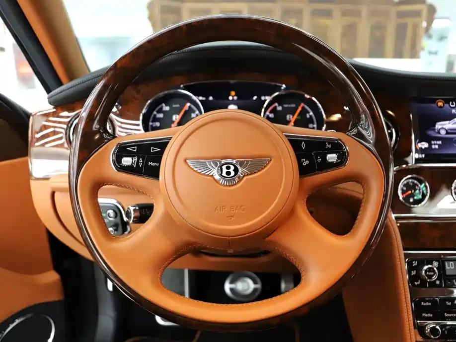 Bentley Mulsanne 2018 — фото 16